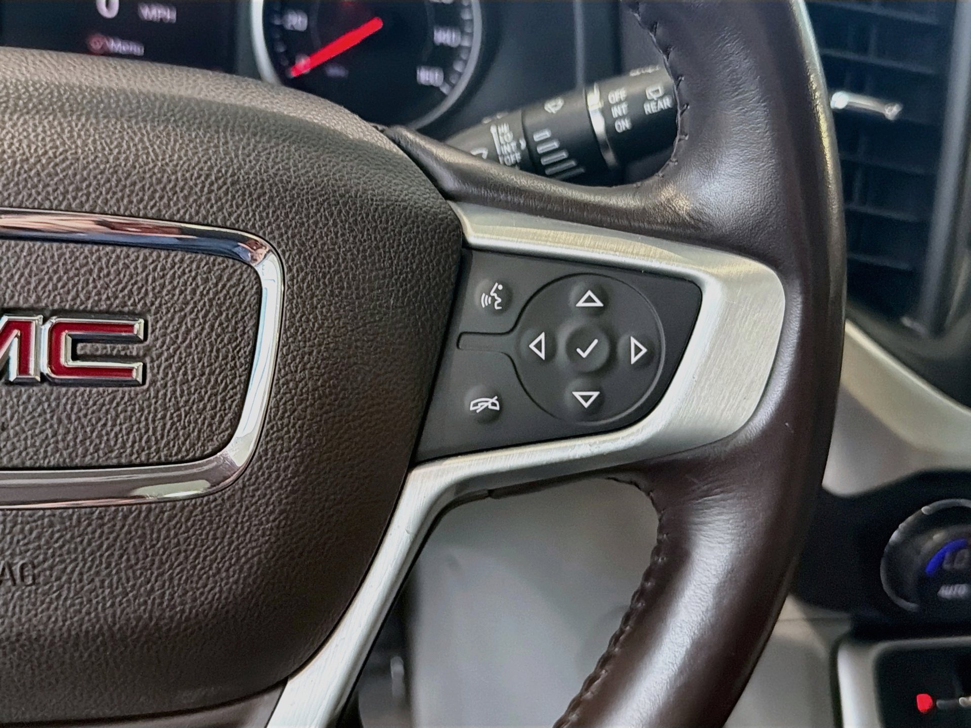 Used 2020 GMC Acadia SLT FWD image 36