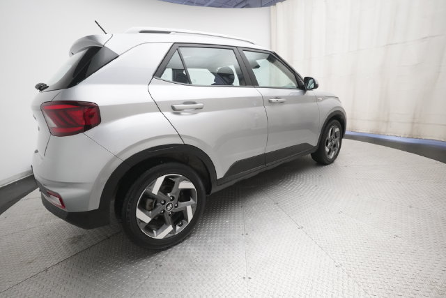 Used 2025 Hyundai Venue SEL FWD image 35