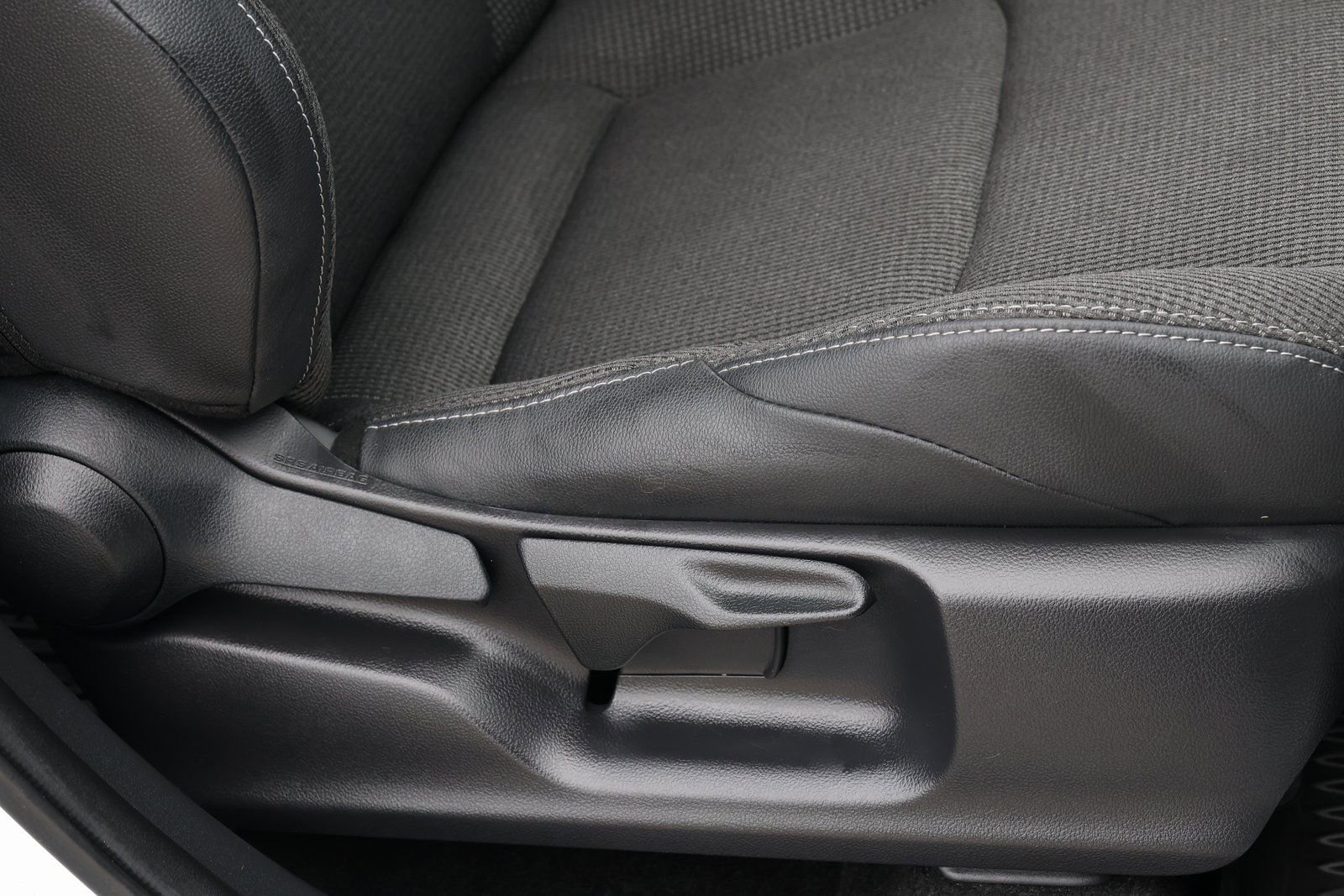 Used 2025 Toyota bZ4X AWD w/ Weather Package image 32