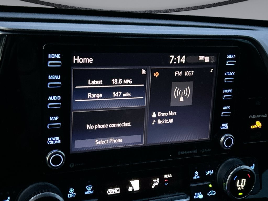 Used 2021 Toyota Highlander XLE FWD image 23
