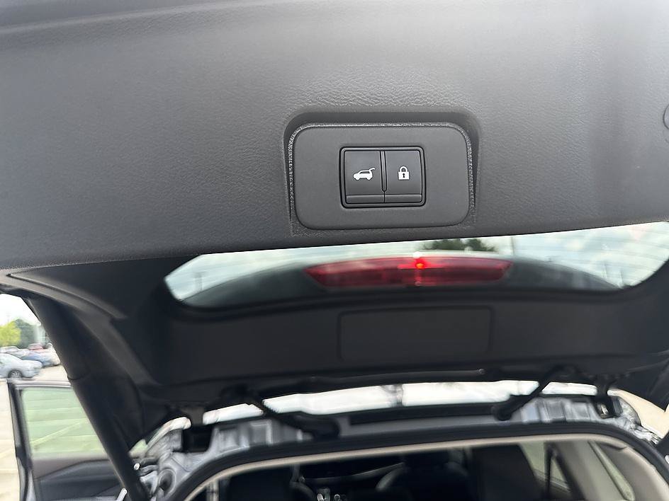 Used 2023 Nissan Rogue SV w/ SV Premium B Package FWD image 17