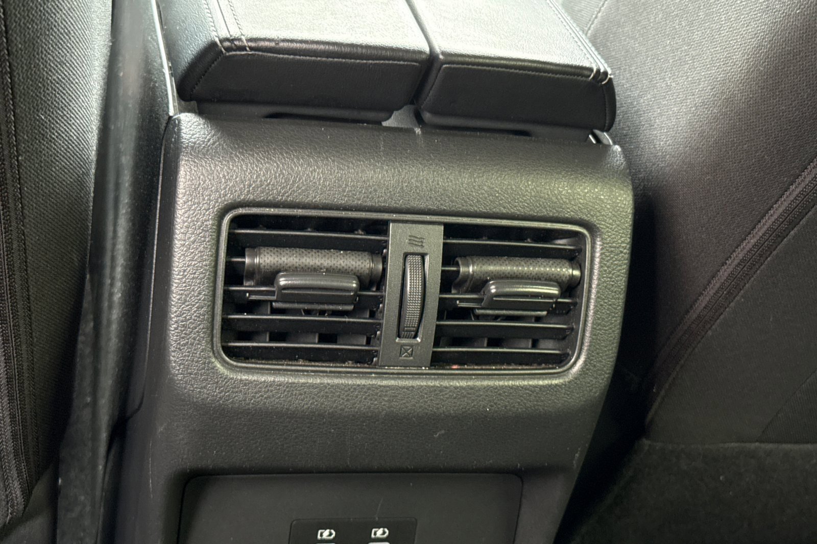 Used 2024 Nissan Rogue SV image 43