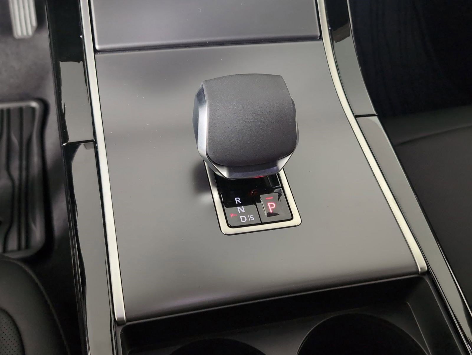 Certified 2026 Land Rover Range Rover Evoque S image 17