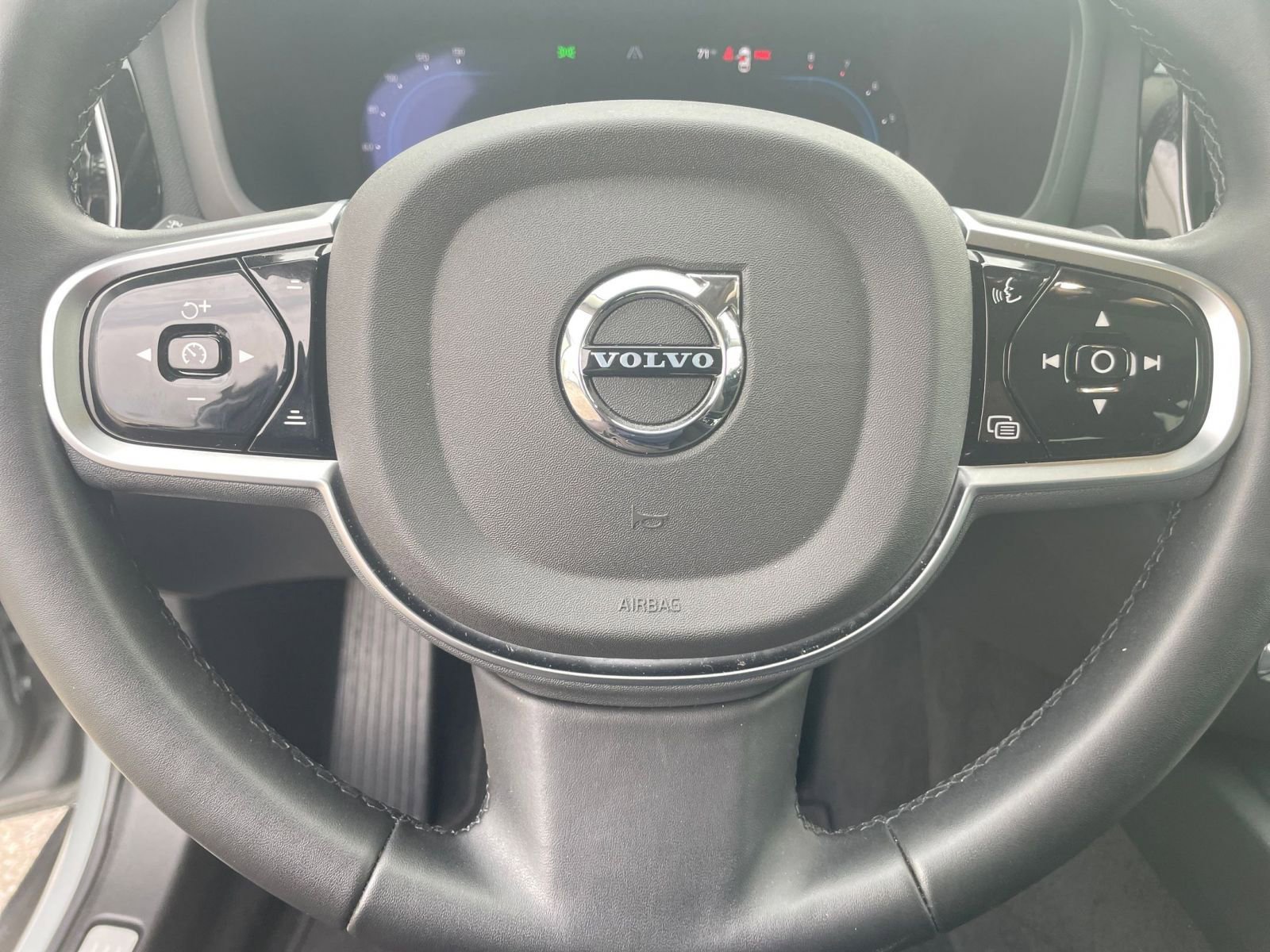 Used 2025 Volvo V60 B5 Cross Country Plus image 27