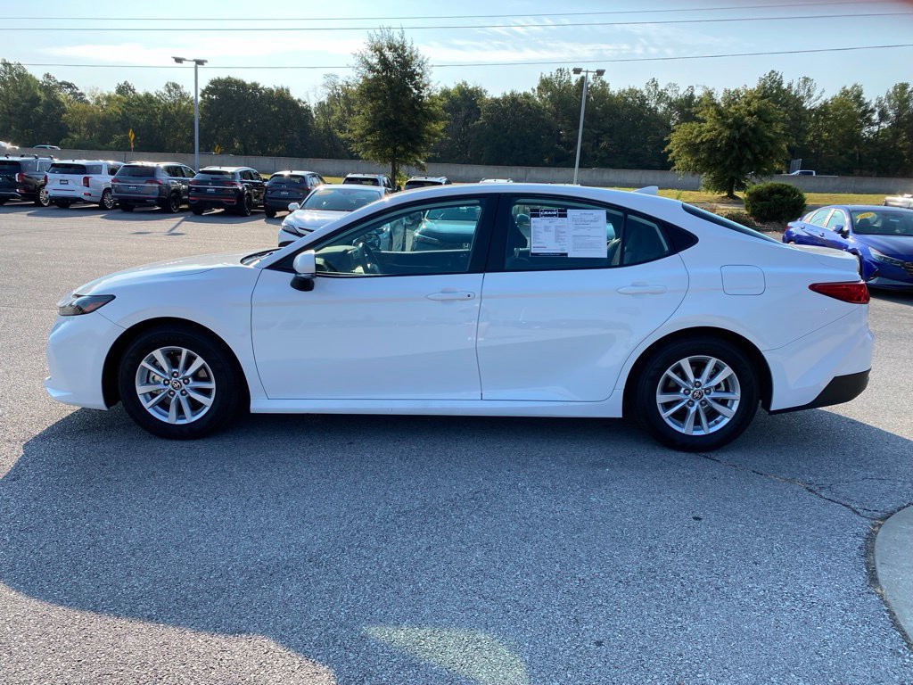 Used 2025 Toyota Camry LE FWD image 4