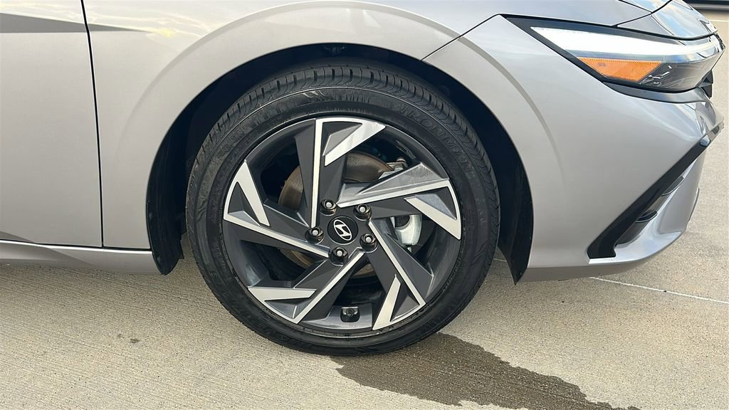 Certified 2025 Hyundai Elantra Limited image 16