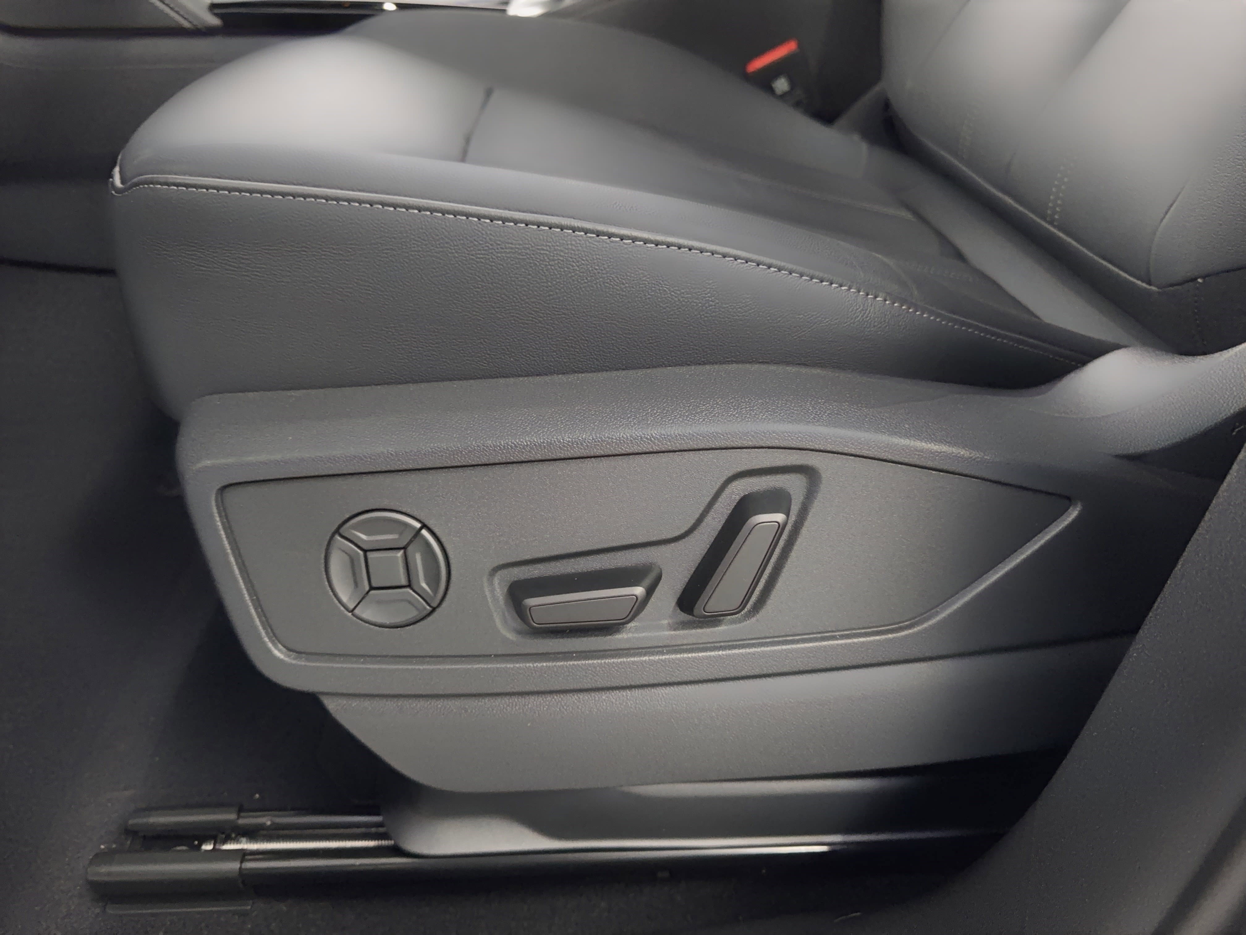 Used 2025 Audi Q5 Premium Plus w/ Premium Plus image 16