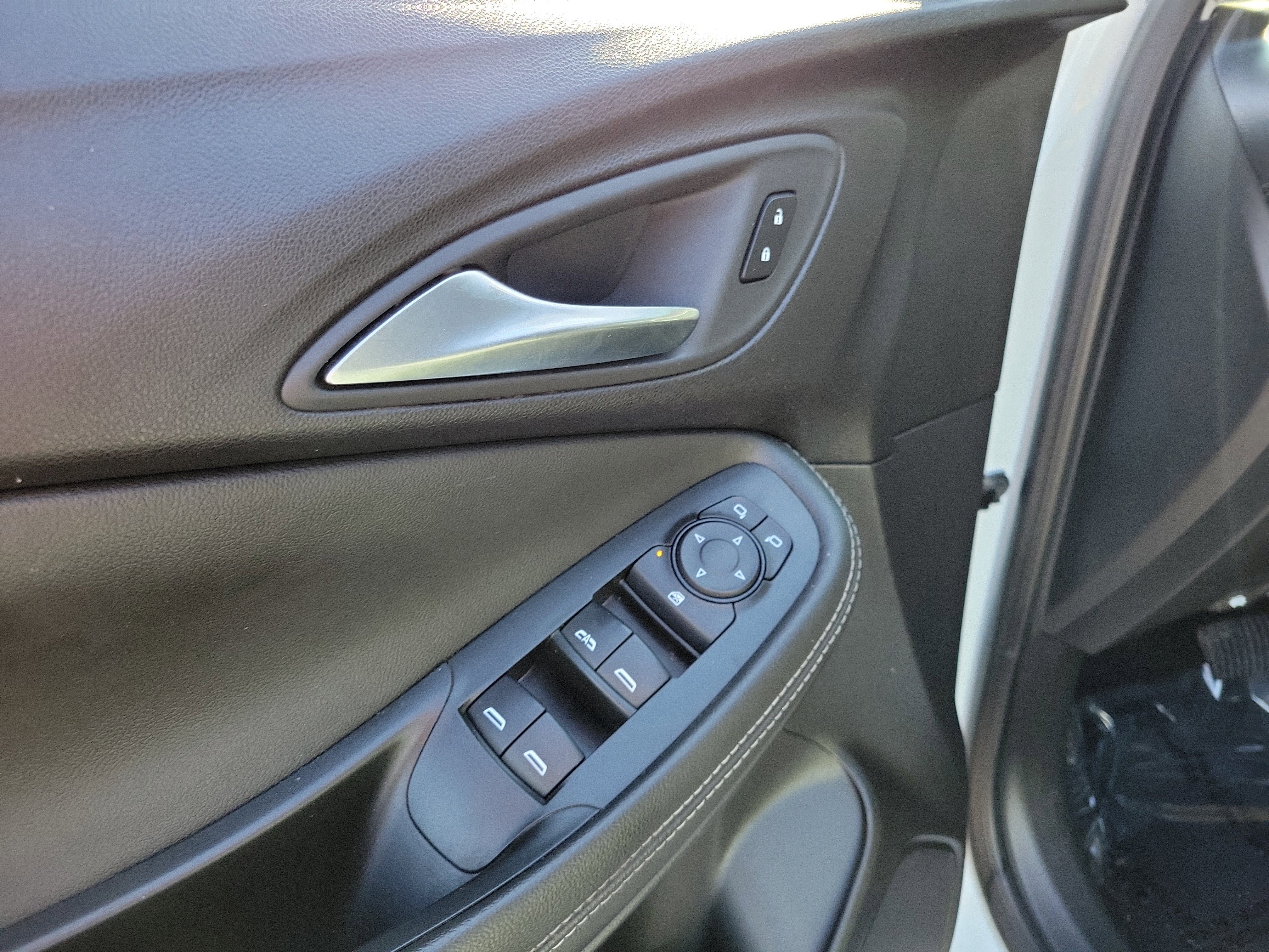 Used 2024 Buick Encore GX Preferred FWD image 18