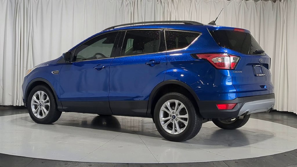 Used 2018 Ford Escape SE w/ Ford Safe & Smart Package FWD image 8