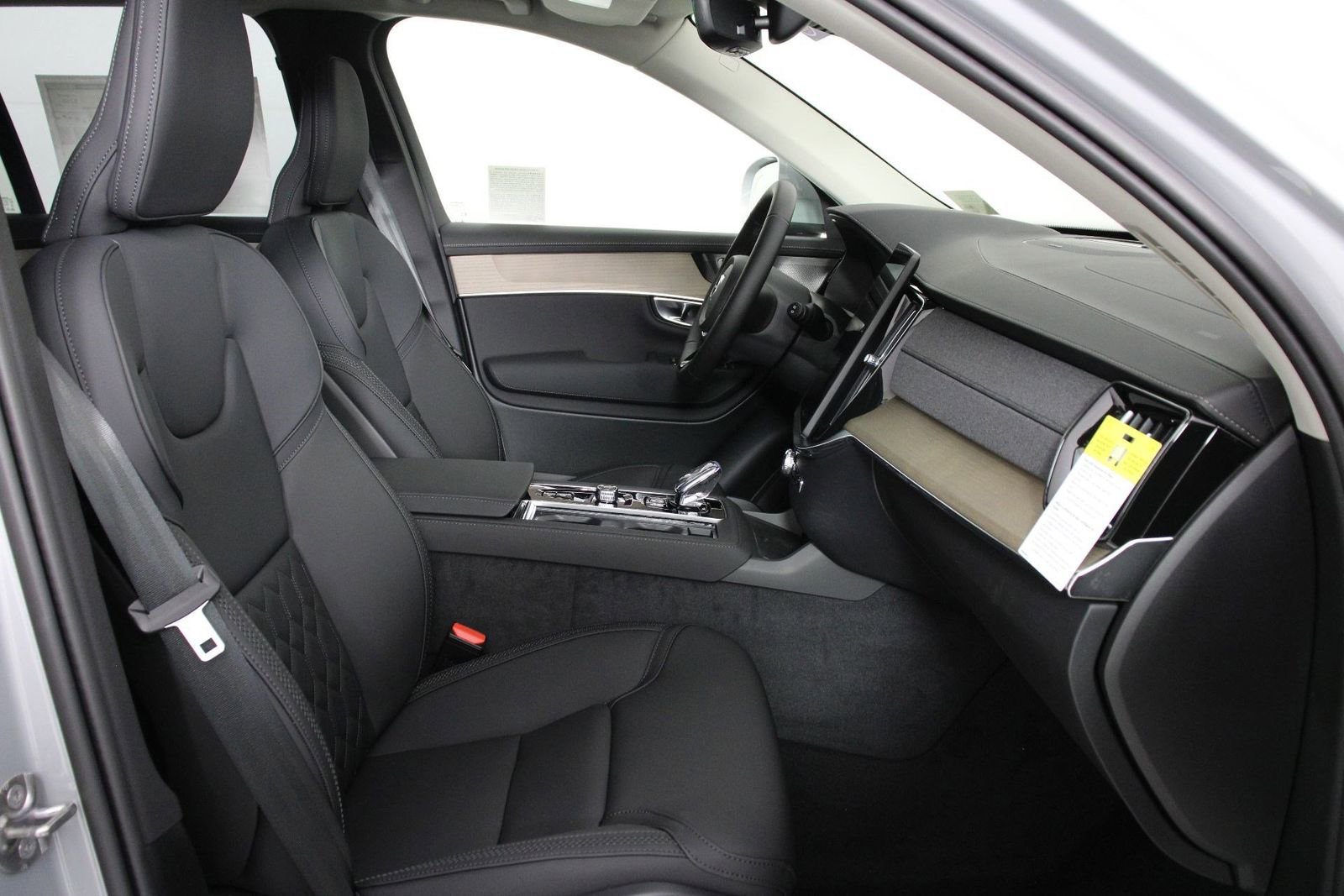 New 2026 Volvo XC90 T8 Plus w/ Protection Package image 10