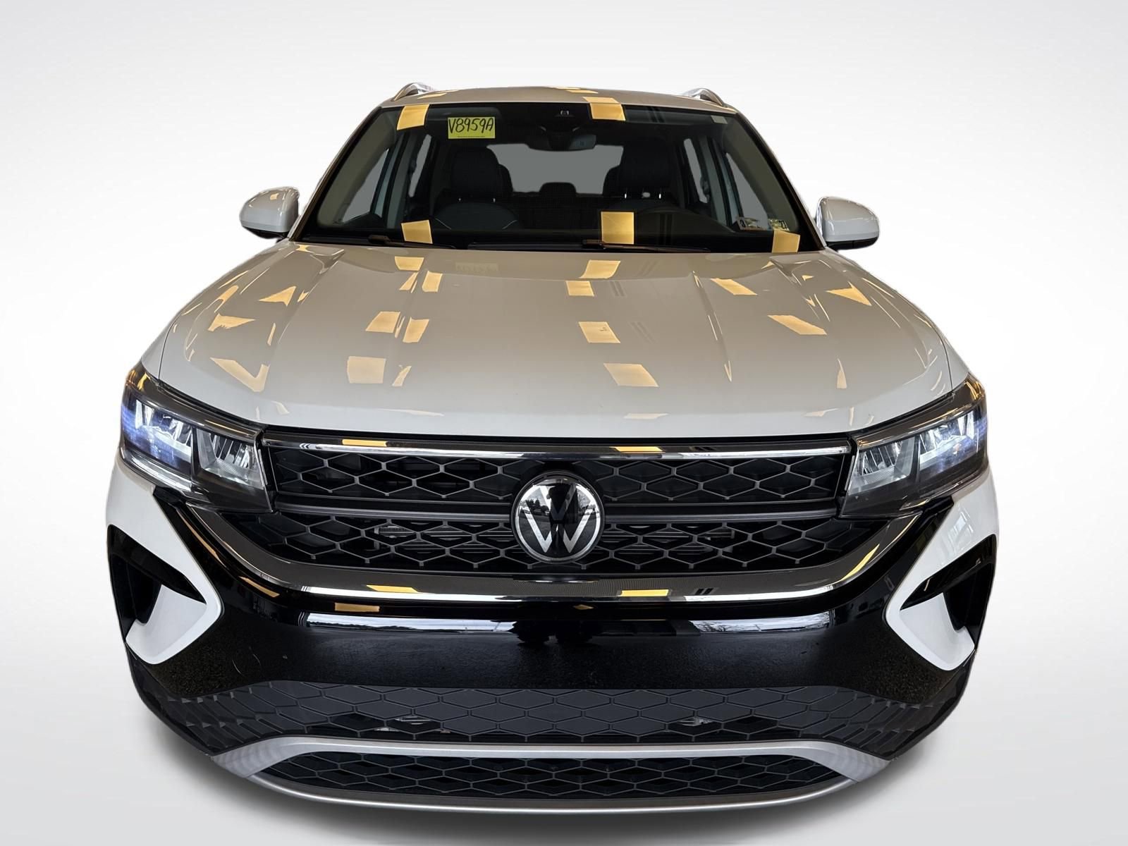 Certified 2024 Volkswagen Taos SE image 9