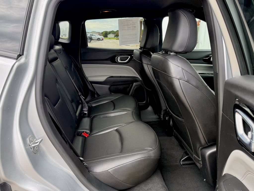 Used 2025 Jeep Compass Limited AWD/4WD image 18