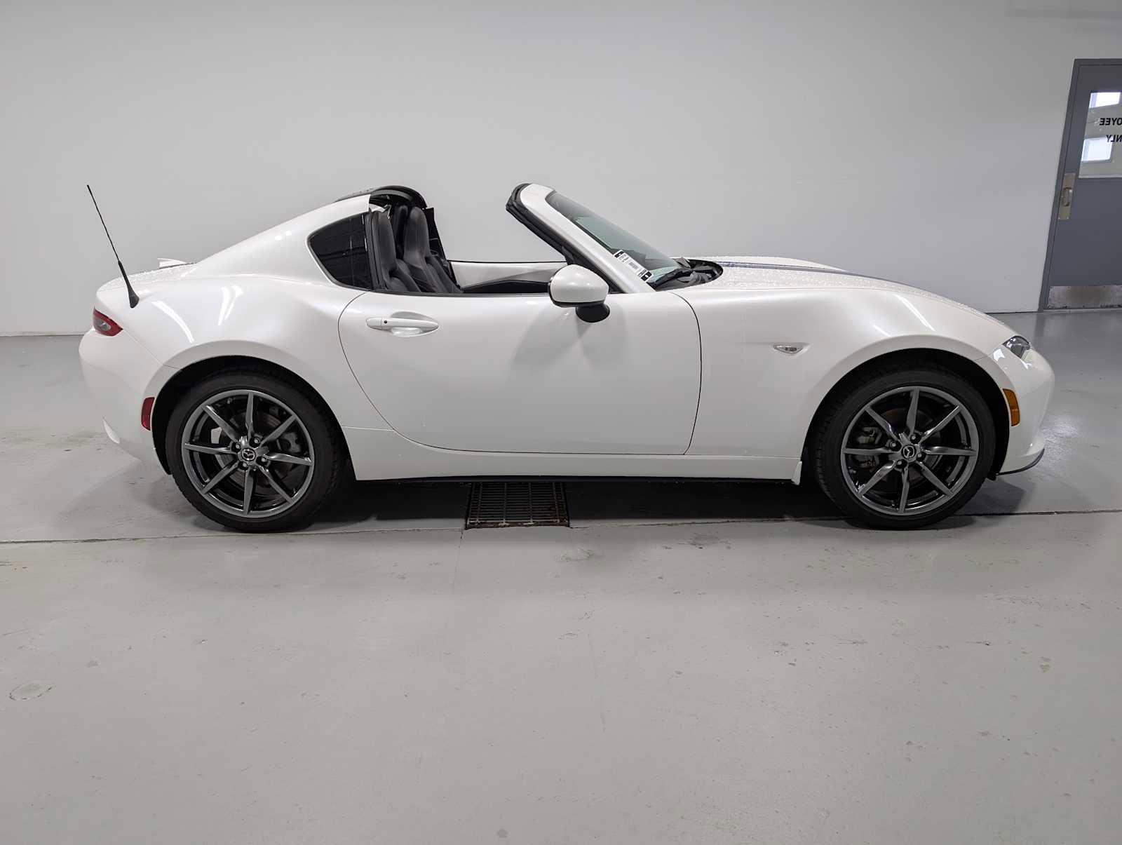 Used 2018 MAZDA MX-5 Miata RF Grand Touring image 6