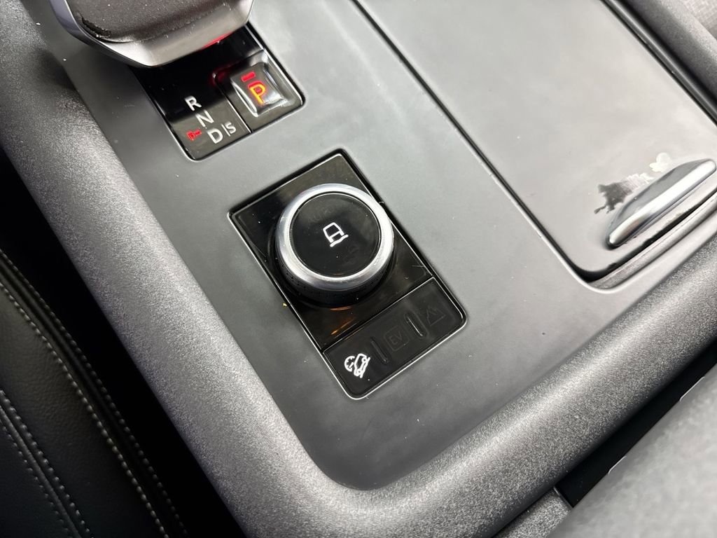 Used 2024 Land Rover Discovery S image 37