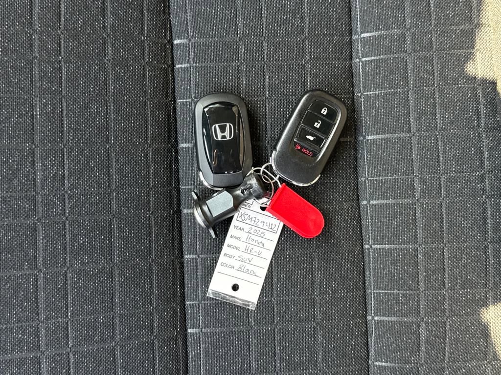 Used 2025 Honda HR-V LX image 29