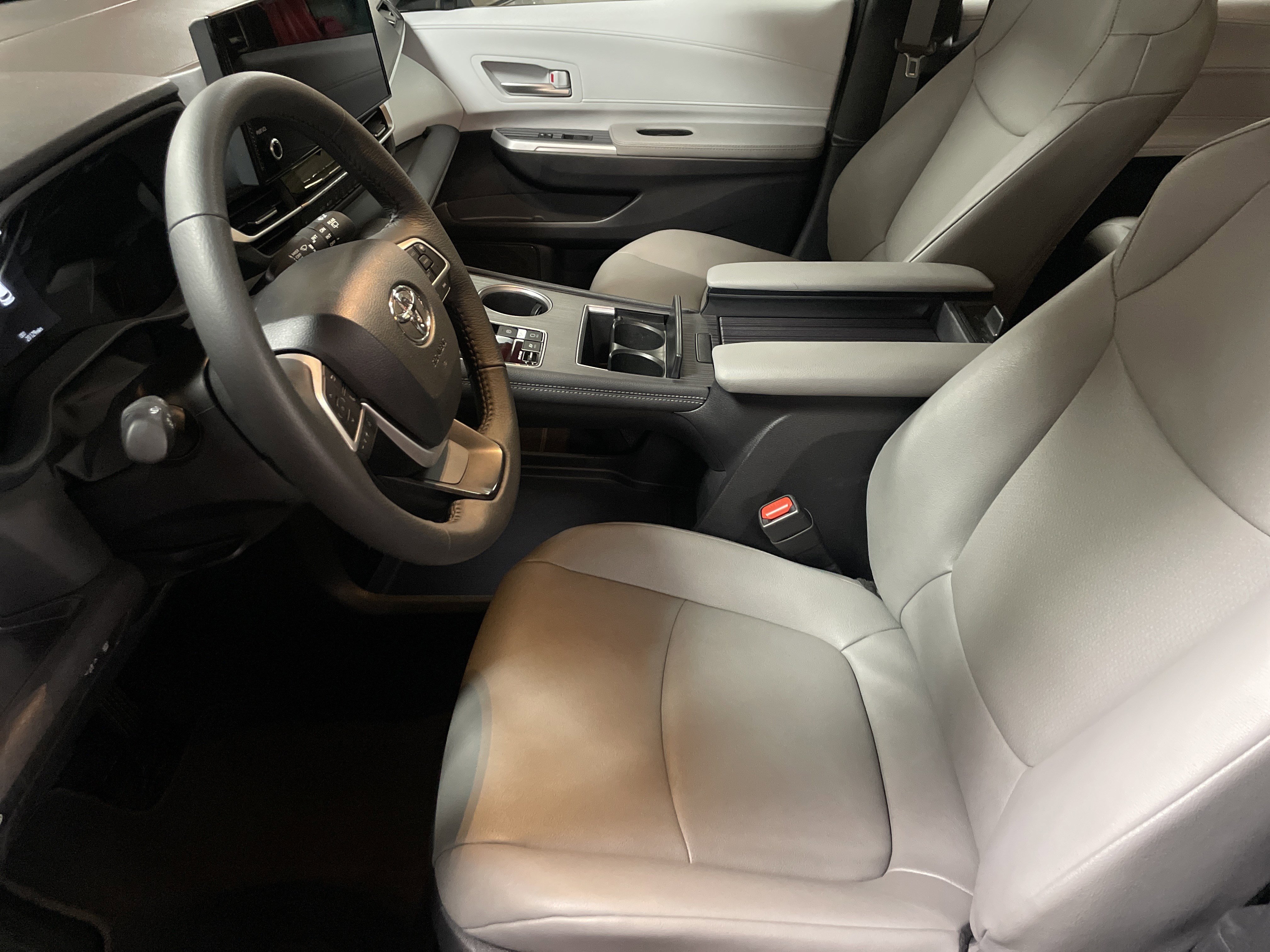 Certified 2025 Toyota Sienna XLE image 16