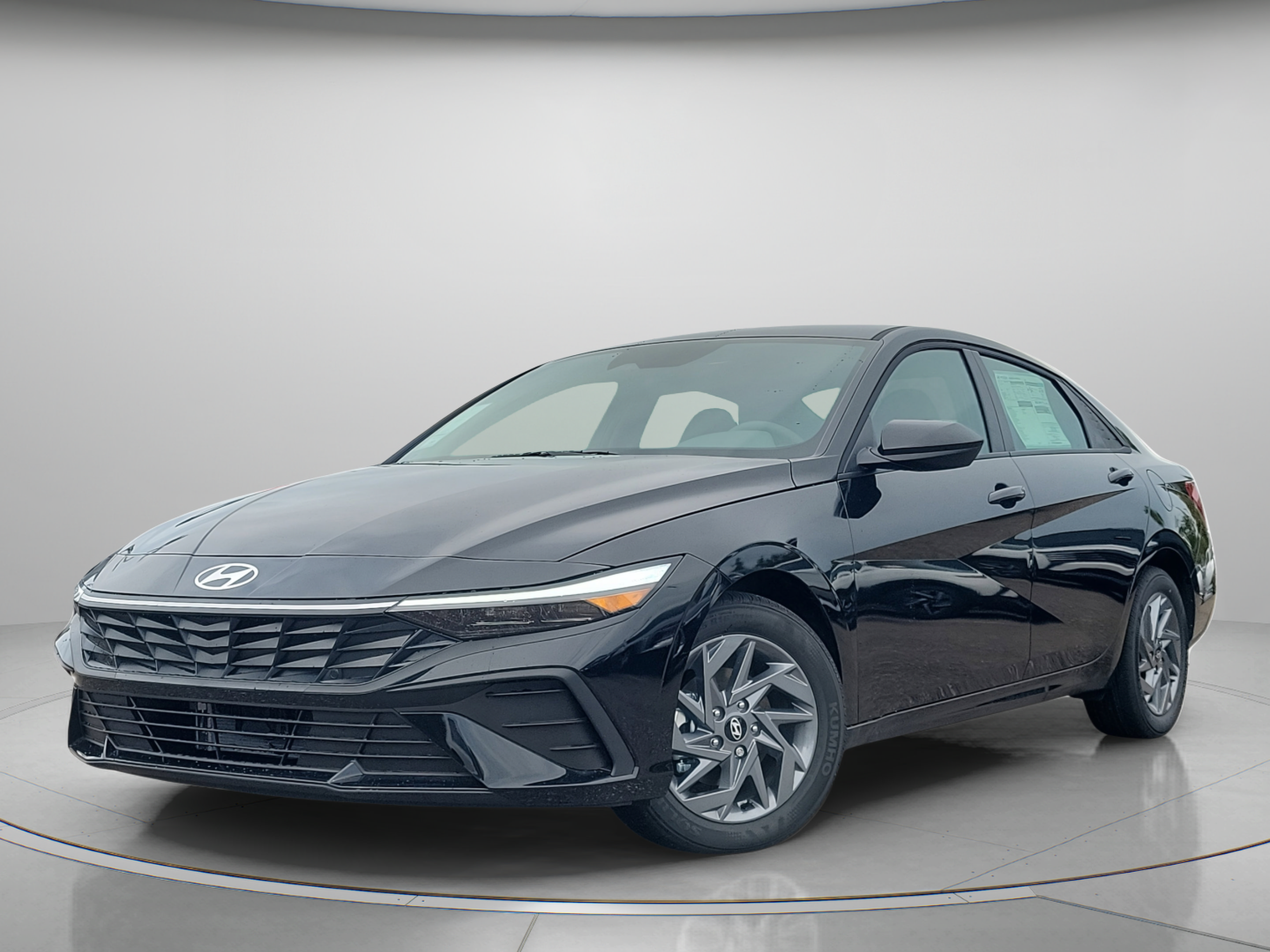 Certified 2025 Hyundai Elantra Hybrid FWD image 2