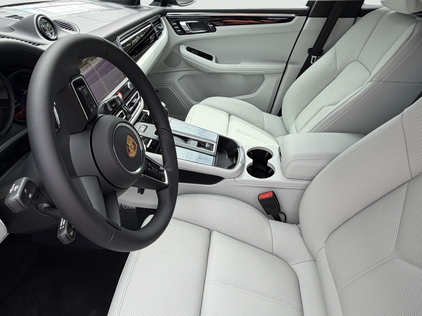 New 2026 Porsche Macan AWD/4WD image 4