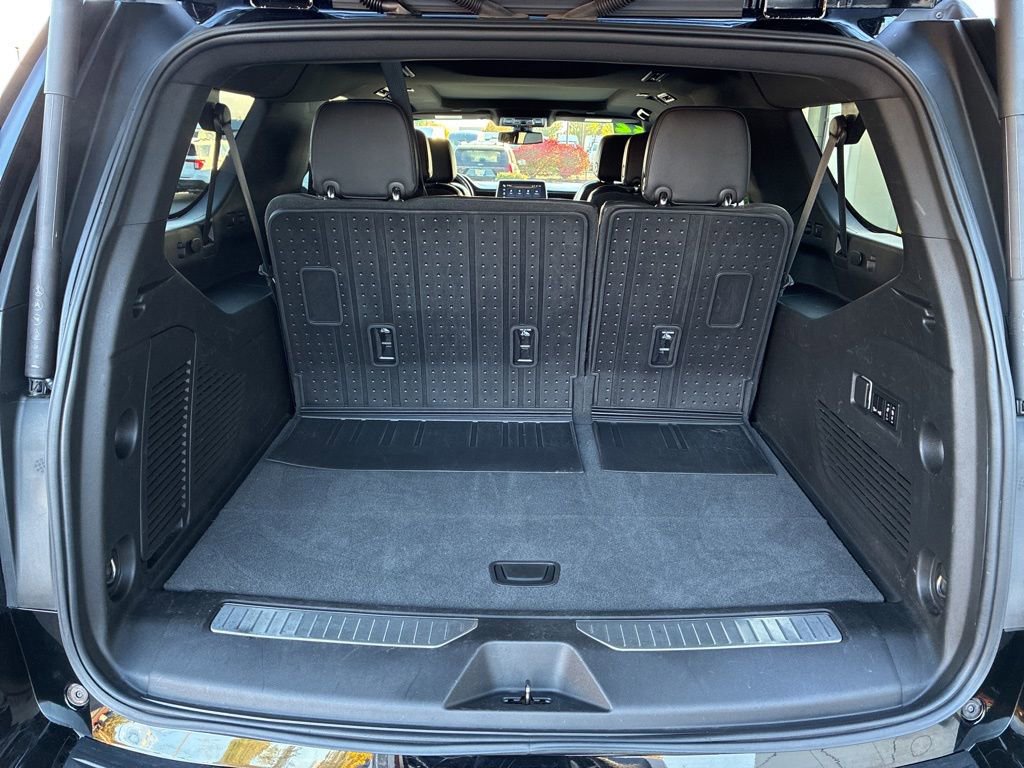 Used 2022 Chevrolet Suburban RST w/ Luxury Package image 24