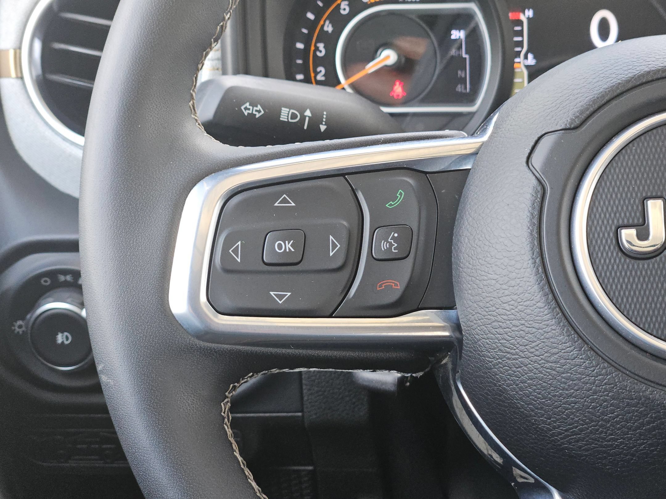 Used 2025 Jeep Wrangler Unlimited Sahara AWD/4WD image 21