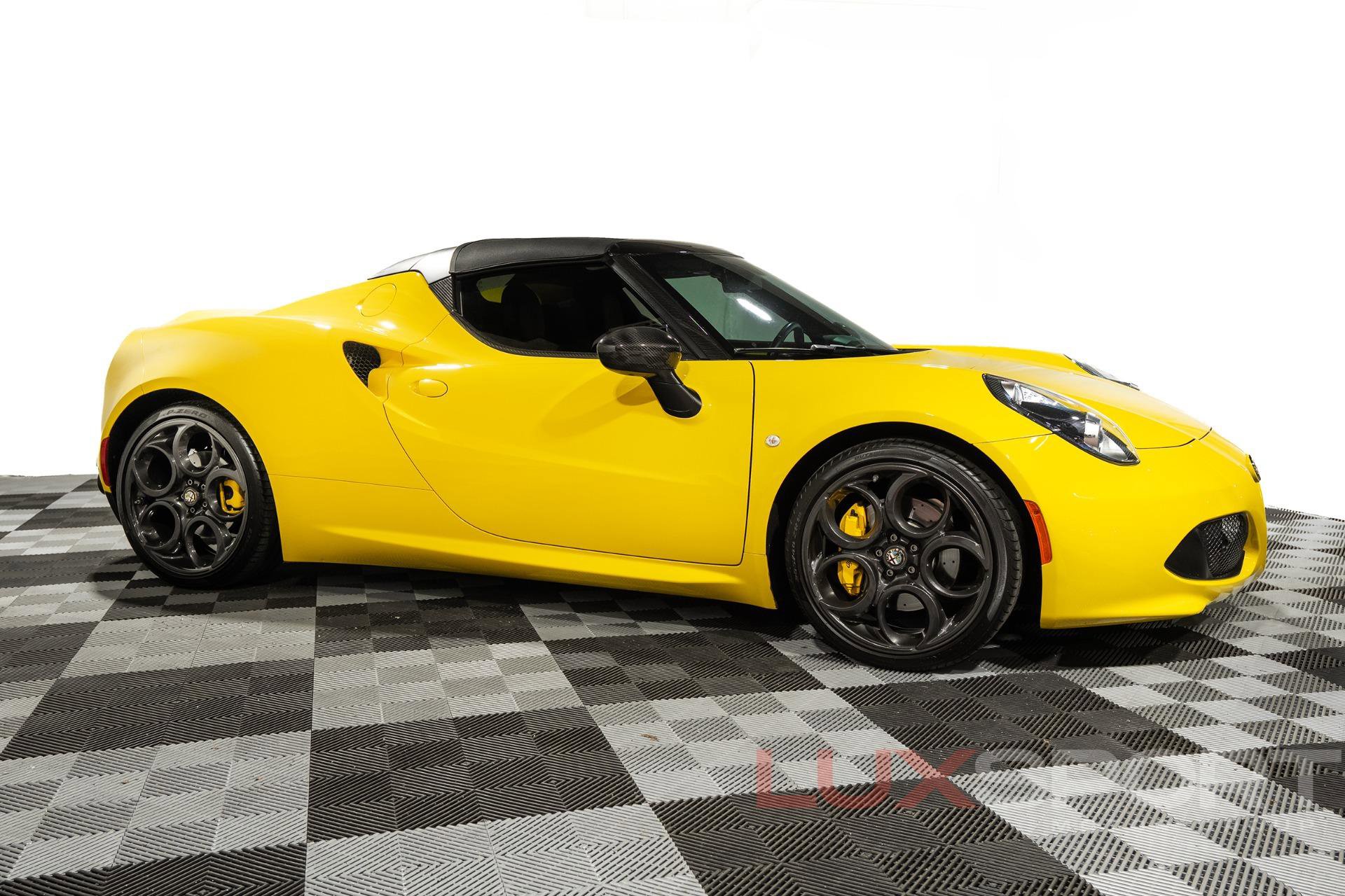 Used 2016 Alfa Romeo 4C Spider RWD image 2