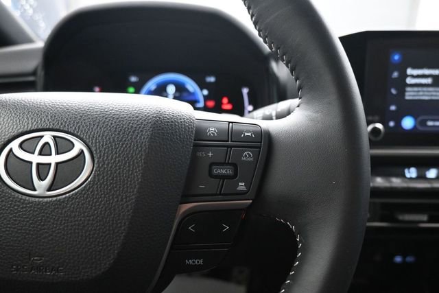 Used 2025 Toyota Camry SE FWD image 15