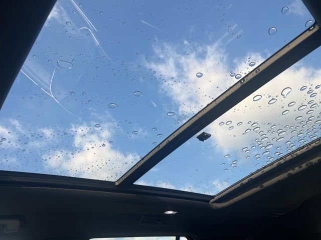 Used 2023 Cadillac Escalade Premium Luxury w/ Performance Package image 10