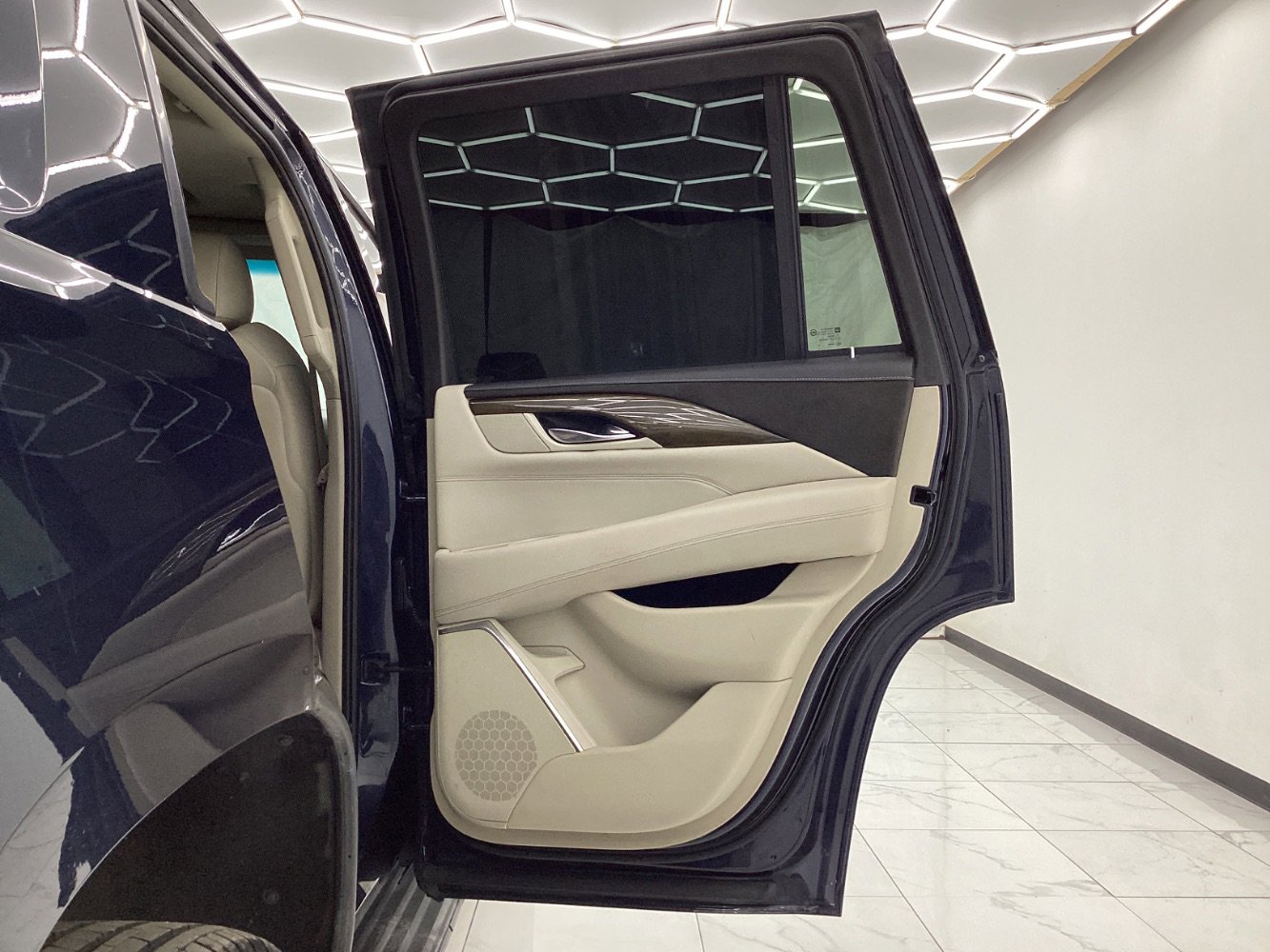 Used 2020 Cadillac Escalade Luxury image 25