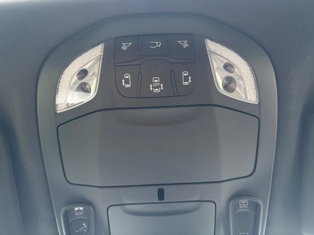 New 2027 Chrysler Pacifica Limited FWD image 31
