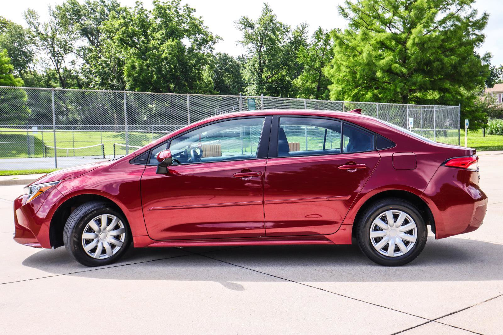 Used 2025 Toyota Corolla LE w/ LE Premium Package FWD image 4
