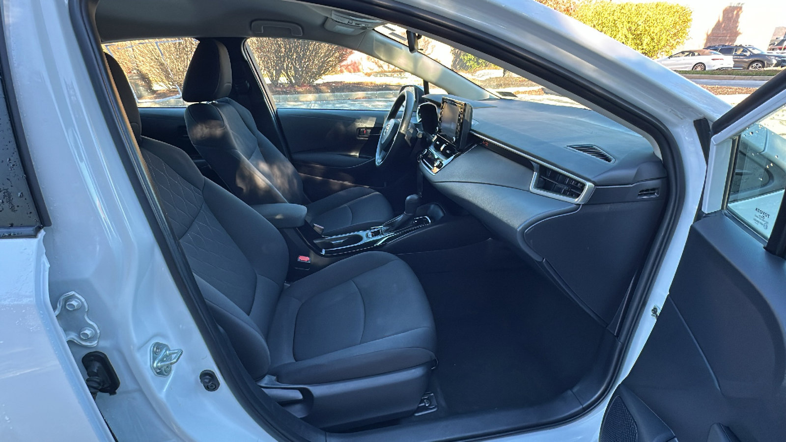 Used 2022 Toyota Corolla LE image 24