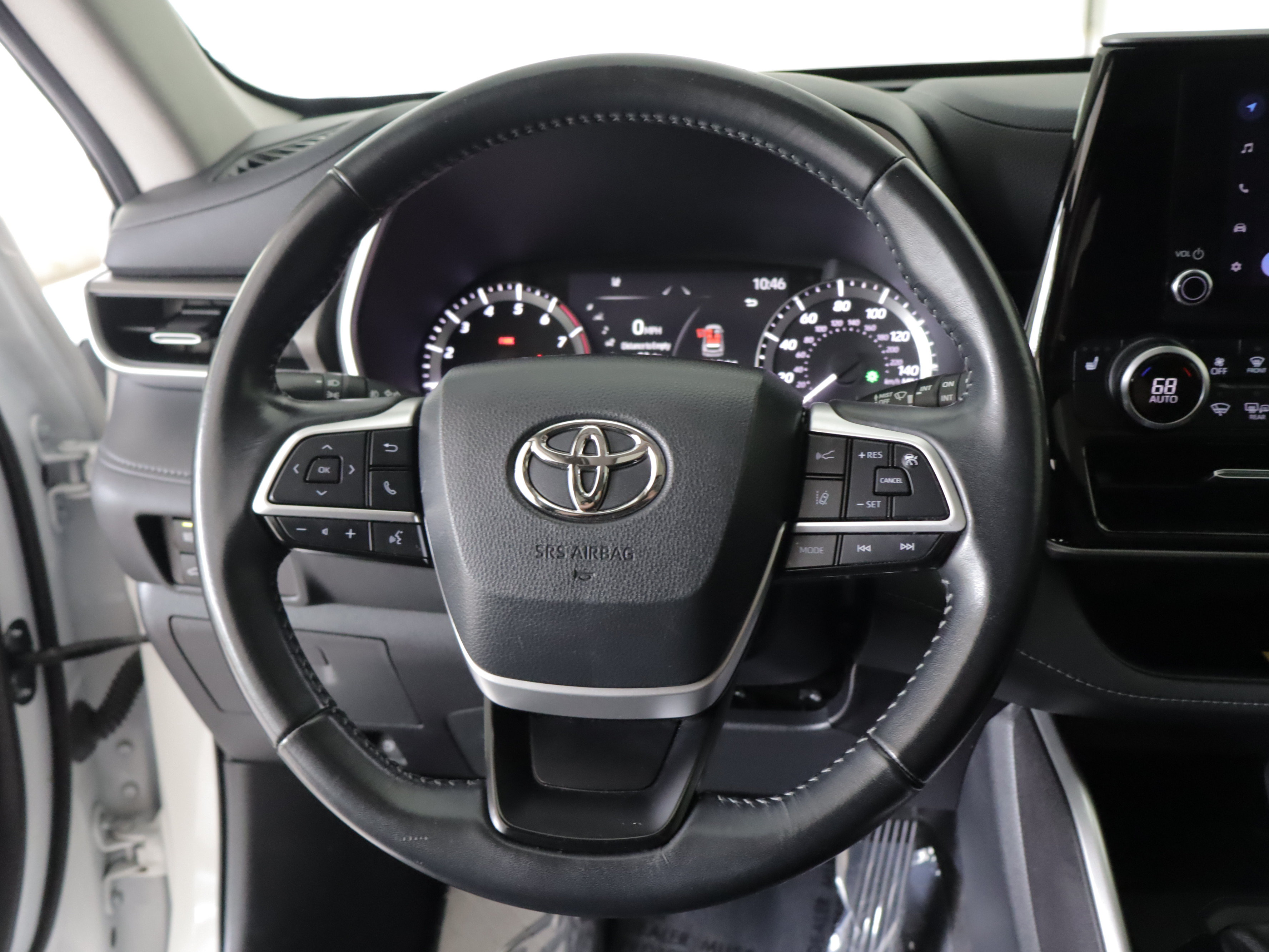 Used 2023 Toyota Highlander XLE AWD/4WD image 14