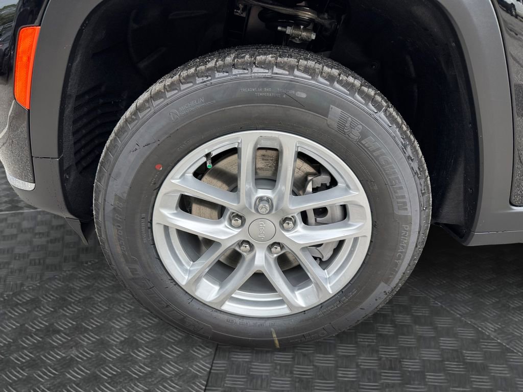 New 2025 Jeep Grand Cherokee L Laredo w/ Luxury Tech Group I image 14