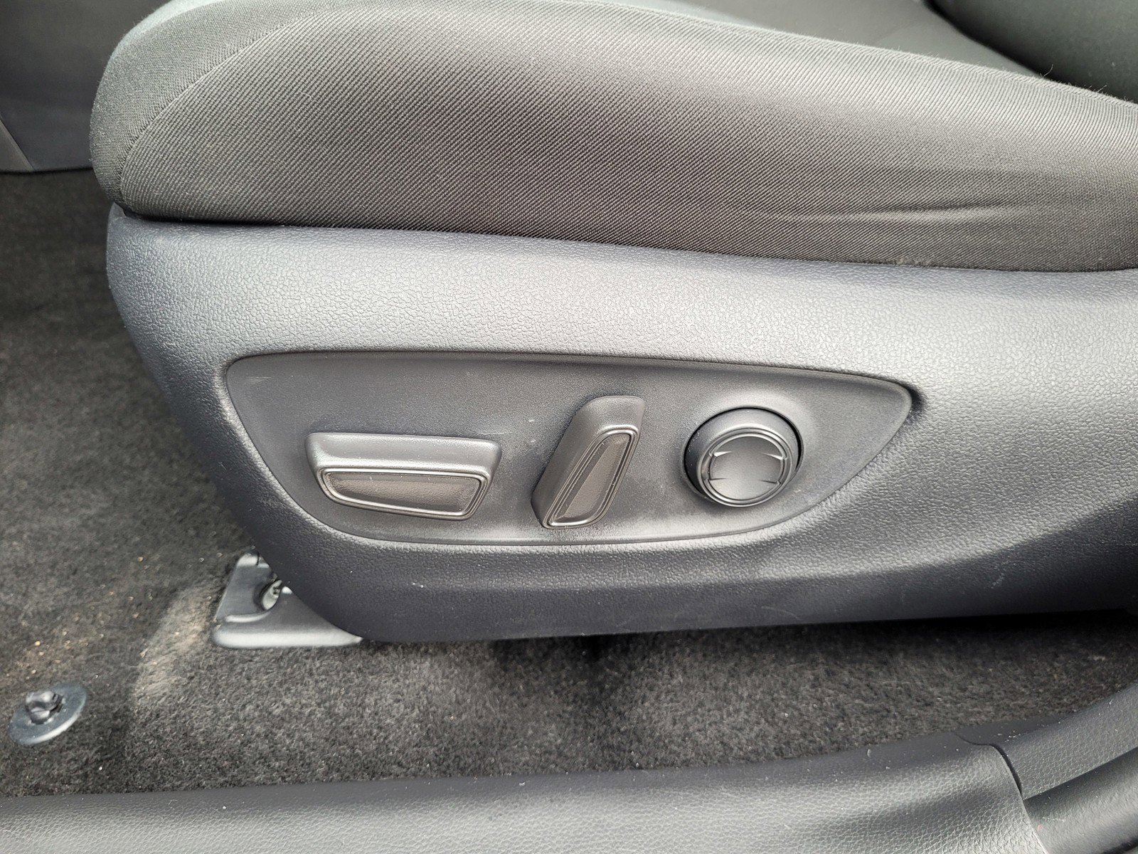 Used 2025 Toyota RAV4 XLE image 10