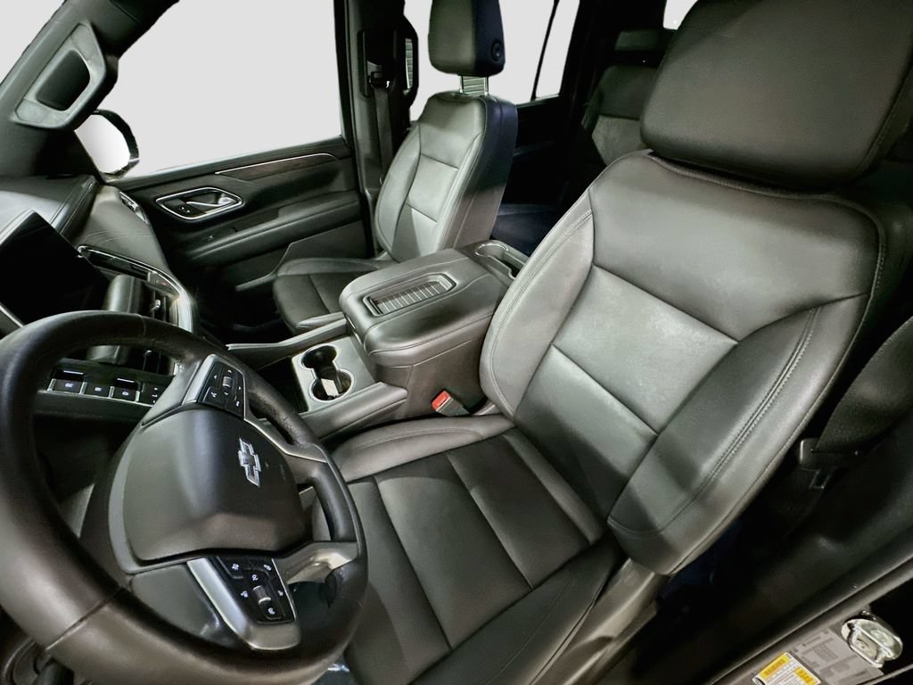 Used 2022 Chevrolet Suburban Z71 w/ Luxury Package AWD/4WD image 5