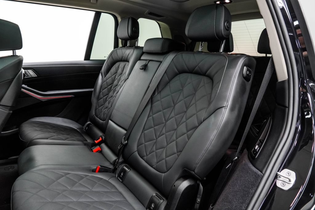 Used 2025 BMW X7 xDrive40i AWD/4WD image 18