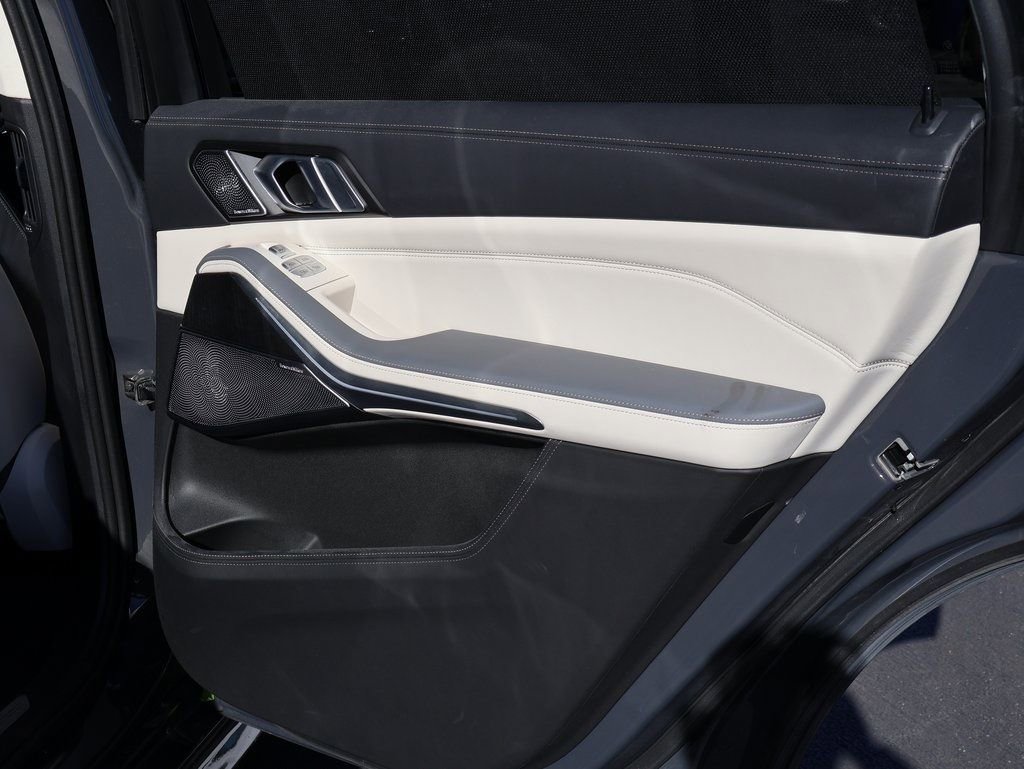 Used 2024 BMW ALPINA XB7 AWD/4WD image 19