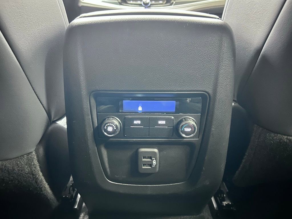 Used 2019 Buick Enclave Essence image 18