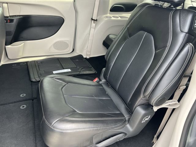 Used 2024 Chrysler Pacifica Touring-L image 29