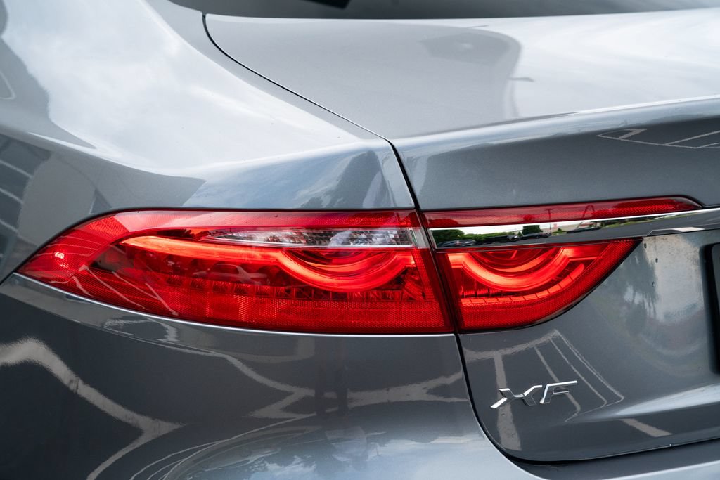 Used 2020 Jaguar XF Premium RWD image 17