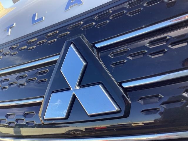 Used 2022 Mitsubishi Outlander ES image 3