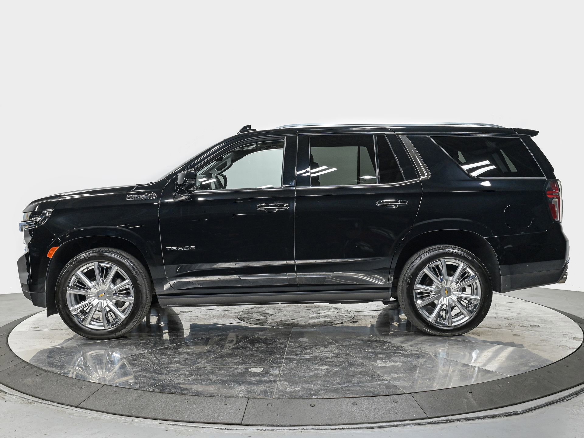 Used 2023 Chevrolet Tahoe High Country w/ Premium Package 2 image 2