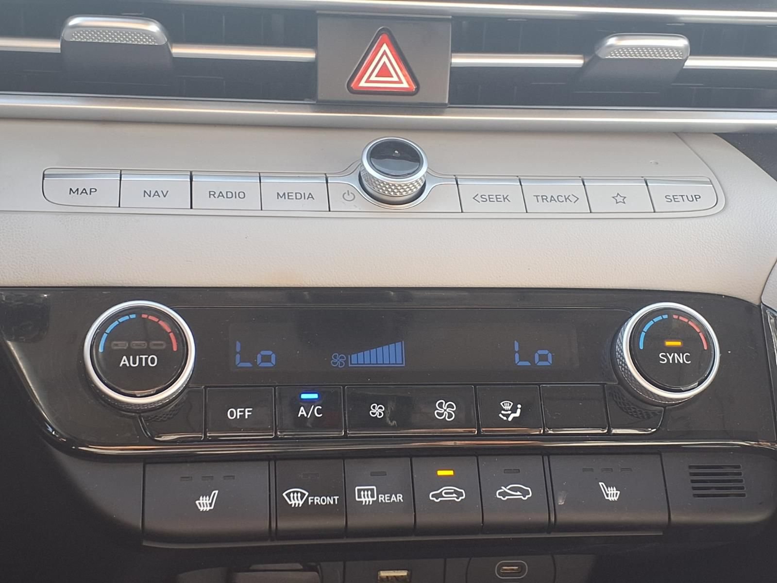 Used 2024 Hyundai Elantra Limited FWD image 5