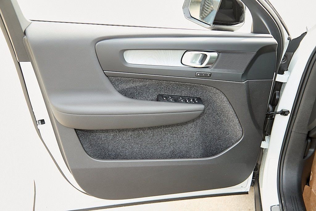 New 2026 Volvo XC40 B5 Plus w/ Protection Package Premier image 10