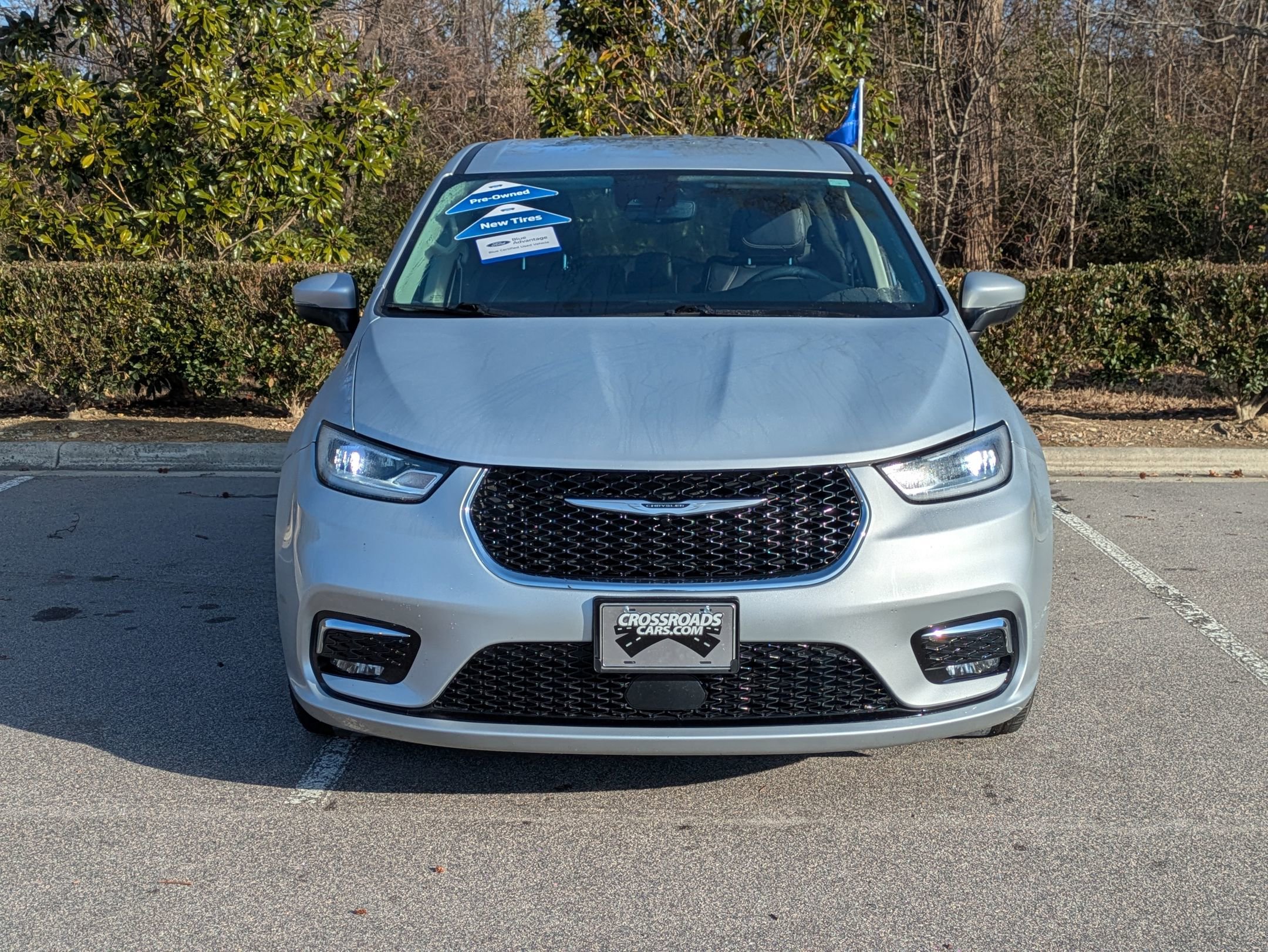 Used 2023 Chrysler Pacifica Touring-L image 8