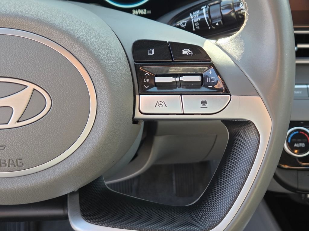Used 2025 Hyundai Elantra SEL FWD image 27