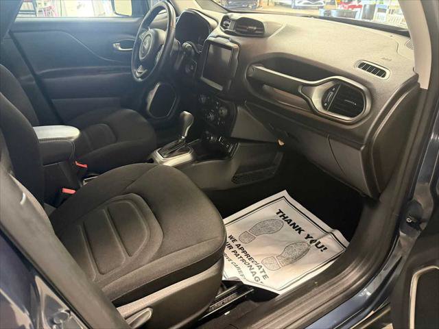 Certified 2022 Jeep Renegade Latitude w/ Convenience Group AWD/4WD image 27