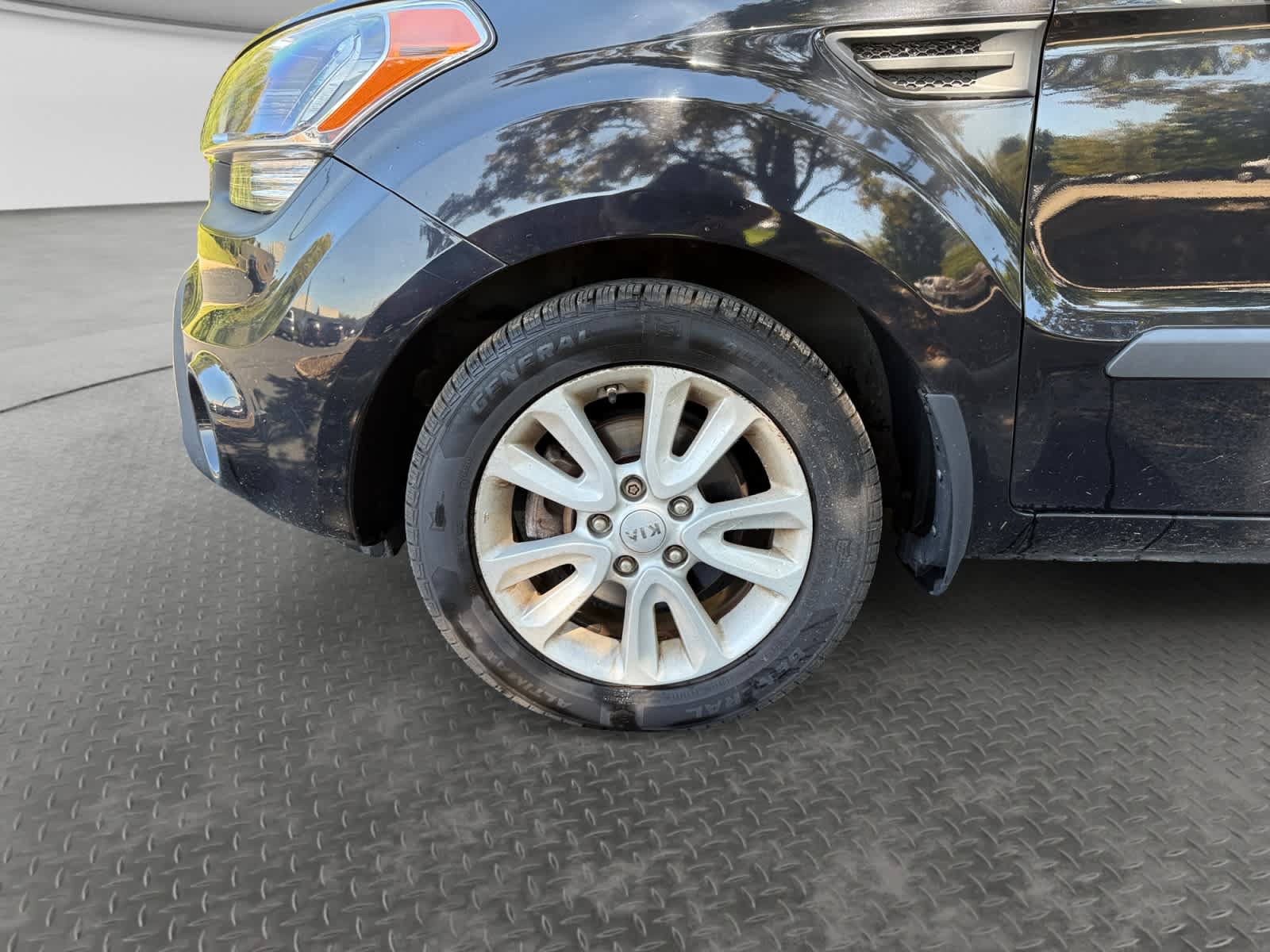 Used 2013 Kia Soul + w/ Audio Pkg FWD image 9