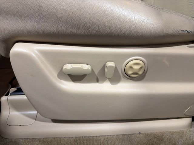 Used 2011 Chevrolet Tahoe LTZ AWD/4WD image 13
