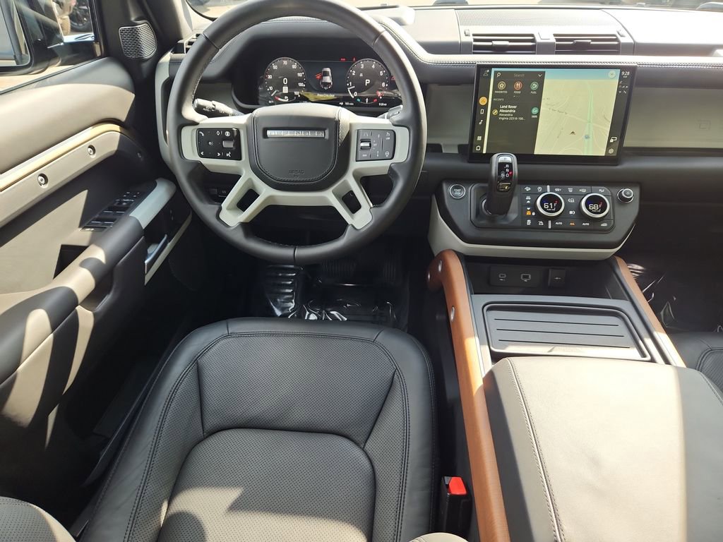 Used 2024 Land Rover Defender 110 SE image 4